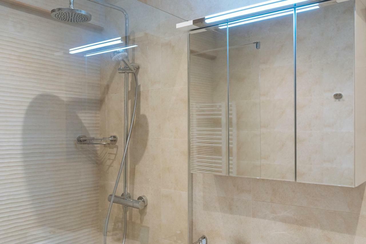 Luxury Flat 8 Near Metro Apartamento Bucareste Exterior foto